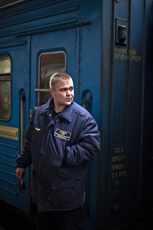 Паренек проводничекphoto preview