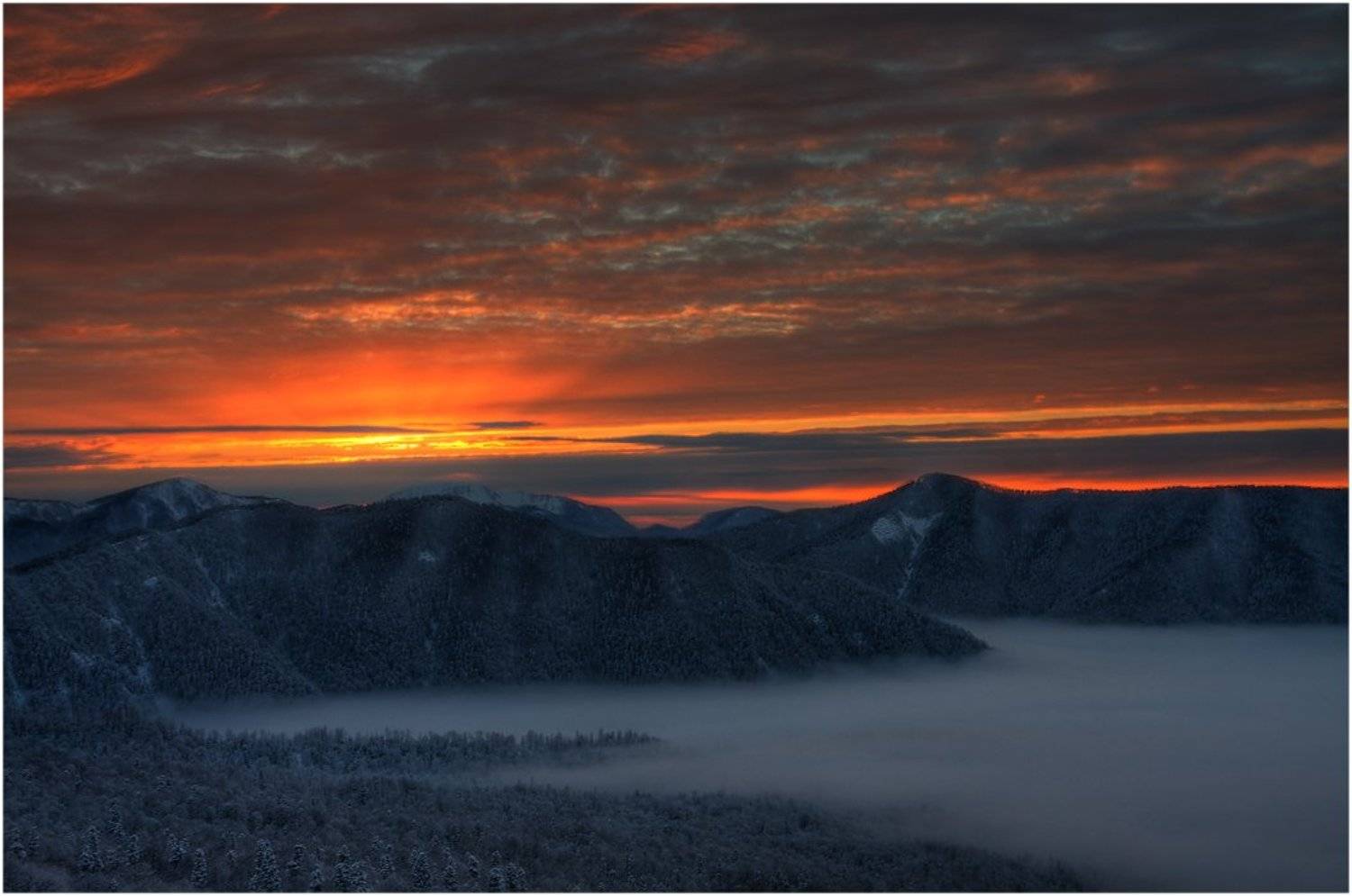 Пламя над морем тумана. Автор: Ekaterina , Ekaterina