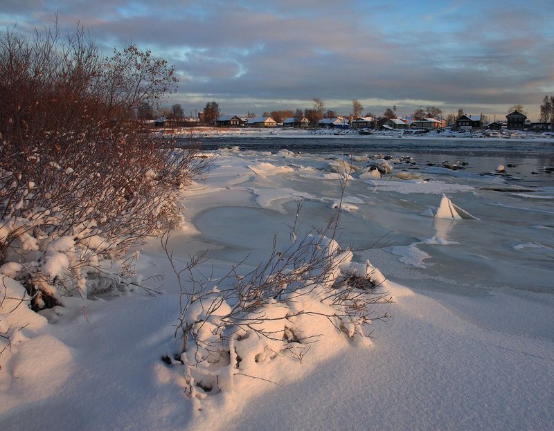 За рекой остров Сорокскийphoto preview