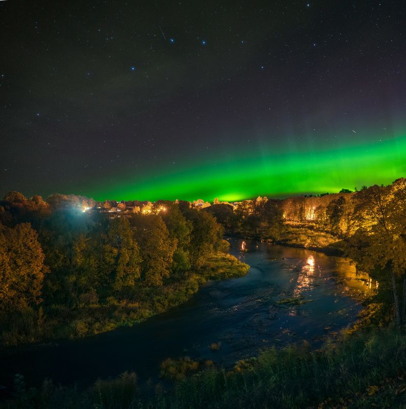 auroraborealis autumn gold mood river  Gold and greenphoto preview