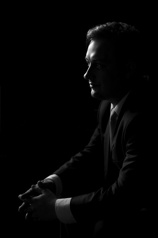man portrait black and white groom wedding groom\'s portraitphoto preview