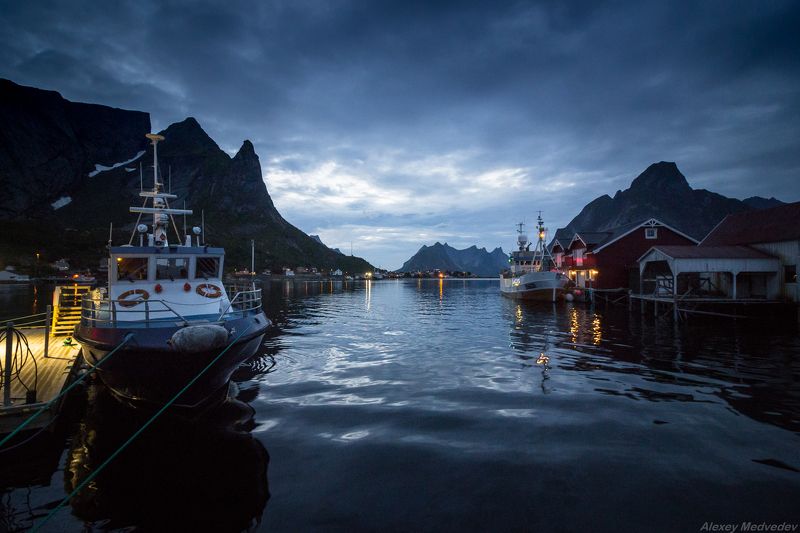lofoten, summer, norway, cold, fjord, dark, rocks, mountains, lake, green,  Рейнеphoto preview
