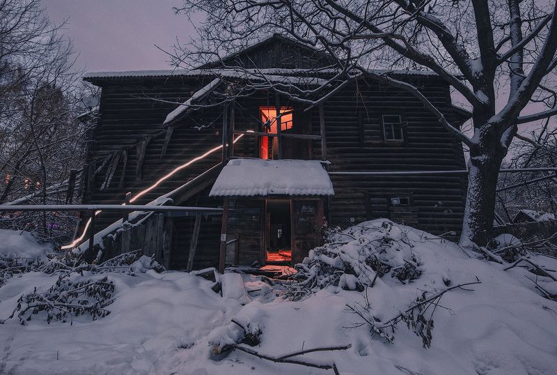 заброшенное, свет, снег, зима Тайная жизнь пустых домов в центреphoto preview