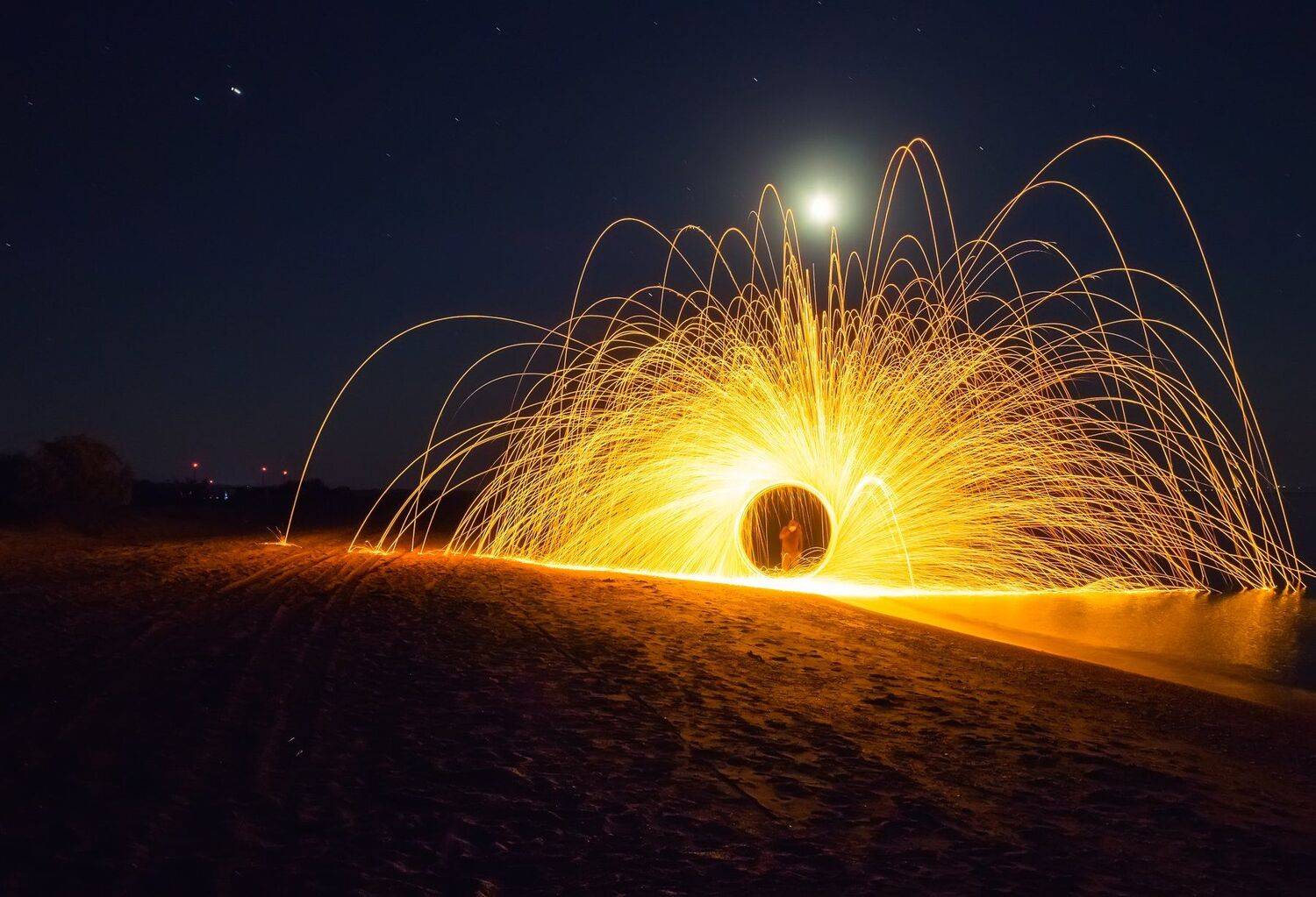Who said that we forgot steel wool !? Having gone to the Crimea, we could not help but light it!. Автор: Николай Требухин lightpainting, lightart, longexposure, nightphotography, light, night, crimea, крым, steelwool, #sparks, Николай Требухин