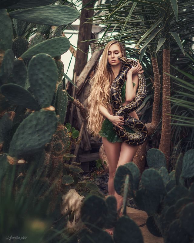 девушка, портрет, нагота, длинные волосы, блондинка, змея, girl, portrait, snake, blonde, long hair photo preview