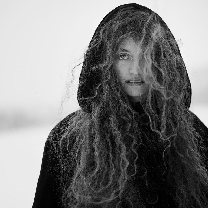 woman, eye, eyes, witch, wizard, winter, cold, snow, wind, hair, long hair, black&whitw, b&w, bw photo preview