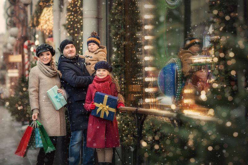 семья, питер, новый год, витрины длт Предновогодняя суетаphoto preview