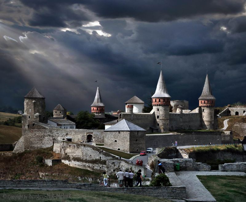 украина, замок, хотин, 	каменец-подольский Луч света над Каменец-Подольскомphoto preview