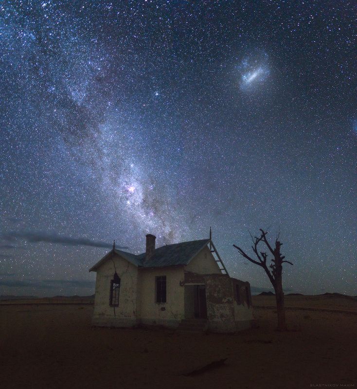 намибия, африка, млечный путь, галактика, небо, дом, пустыня, звезды, ночь, дерево, один, людериц, колманскоп, south africa, africa, namibia, ghost, town, clouds, sky, stars, galaxy, world, desert, alone, outdoor Desertphoto preview