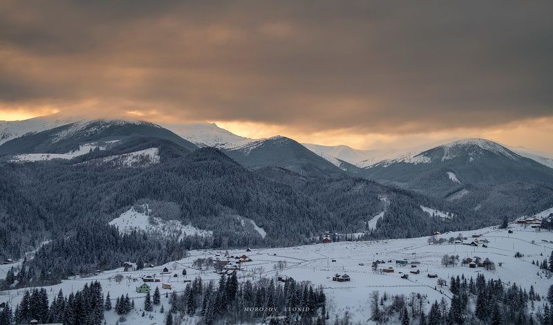 карпаты., украина., зима., пейзаж., снег., карпатский., гора., красивый., небо., природа., дерево., холод., мороз., путешествия., белый., сезон., ель., лес., фон., снежный., горы., зимний., утро., отдых., солнце., лед., изморозь., иней., сцена., синий., с *** фото превью