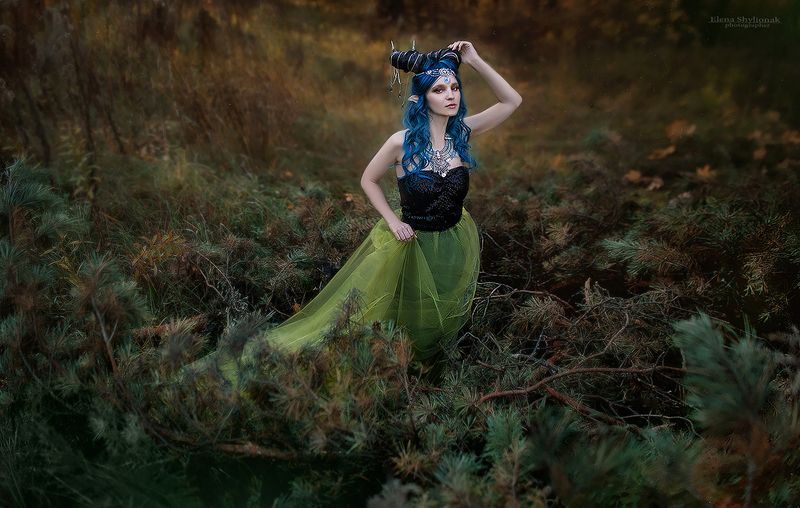 эльф, мистическое существо, синие волосы, природа, сказка, сказка на ночь, сказочная, рога, демон, elf, mystical creature, blue hair, nature, fairy tale, bedtime story, fabulous, horns, demon Labyrinth of the Faunphoto preview