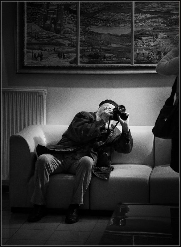 Старый фотограф ...photo preview