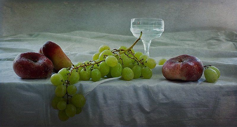 фрукты, рюмка, линейная композиция, виноград, персики, elena alimova, елена алимова без названияphoto preview