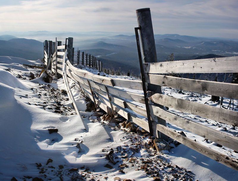 постоять на краюphoto preview