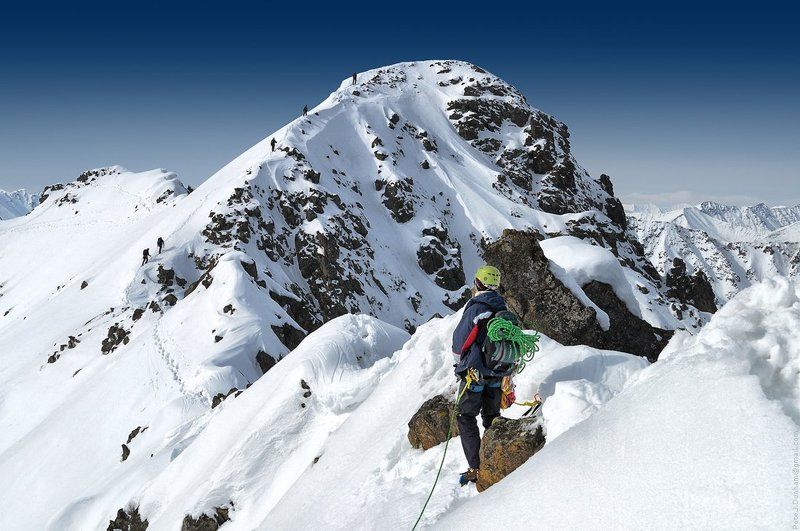 горы, снег, скалы, камни, небо, фирн, хребет, гребень, траверс, альпинизм, альпинист, сборы, хабаровск, баджал, 2011, май, апрель Счастье эгоистовphoto preview