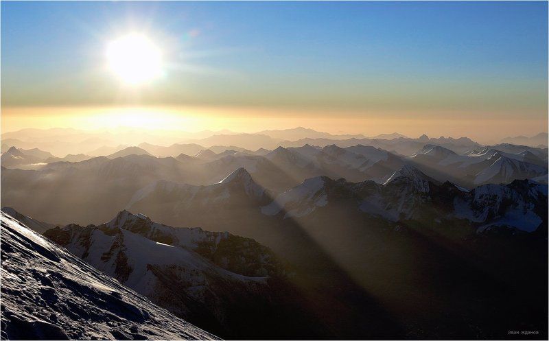 горы, памир, мустаг-ата, небо, солнце, туризм, альпинизм Свет неизведанных горphoto preview