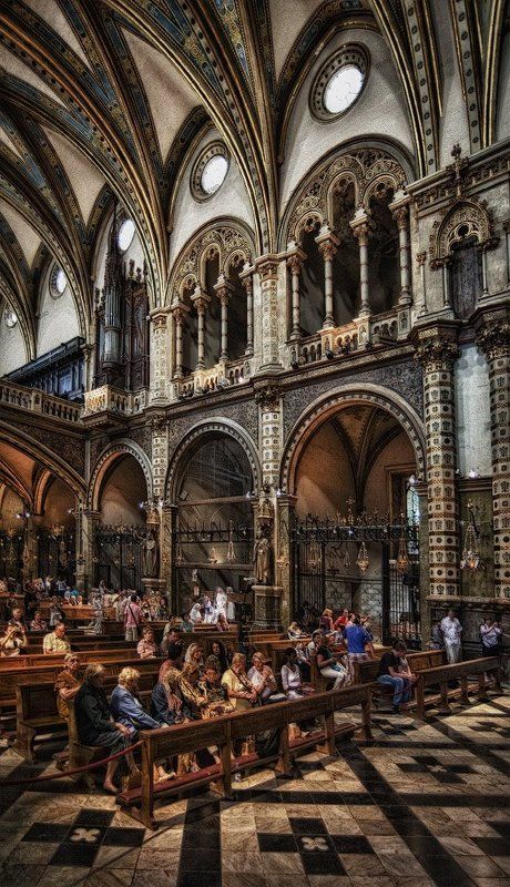 монсеррат, испания Уютная готикаphoto preview