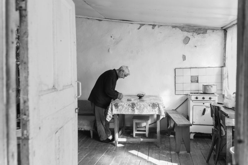 репортаж, портрет, быт, дом, жильё, чб, черно-белое, black_white, люди, человек, путешествие, арцах, армения, нагорный карабах, село, деревня, тох, тог, туг На кухнеphoto preview