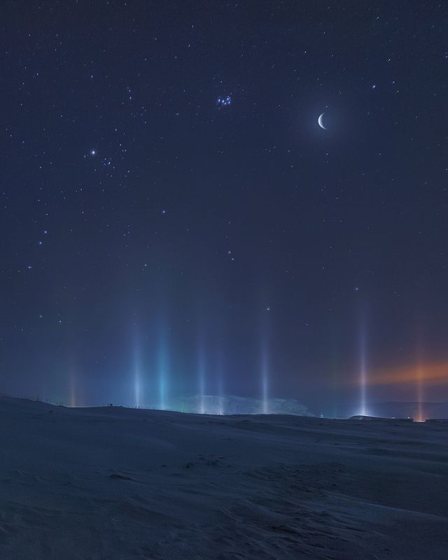 Световые столбы над Териберкойphoto preview