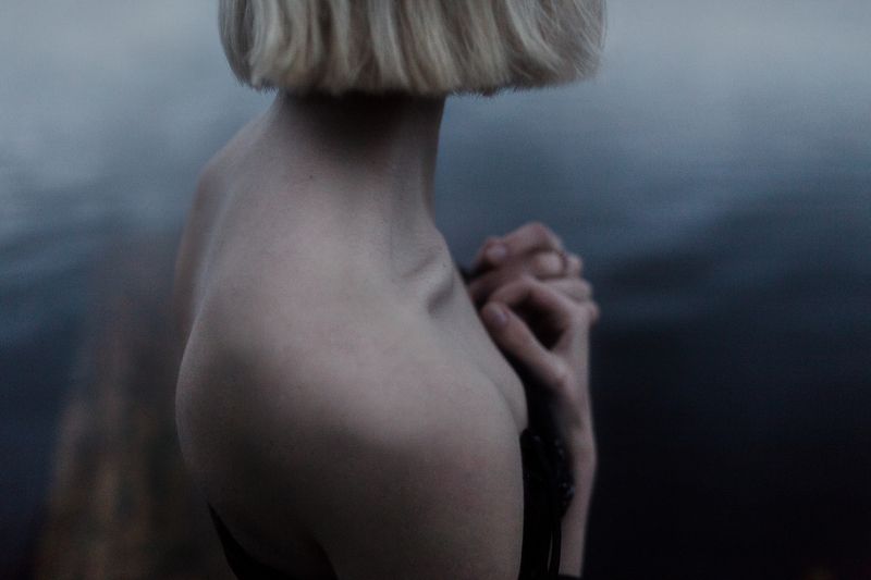 лето, вечер, девушка, река, вода, ночь, причал, красивая, утонченная, блондинка Sashaphoto preview