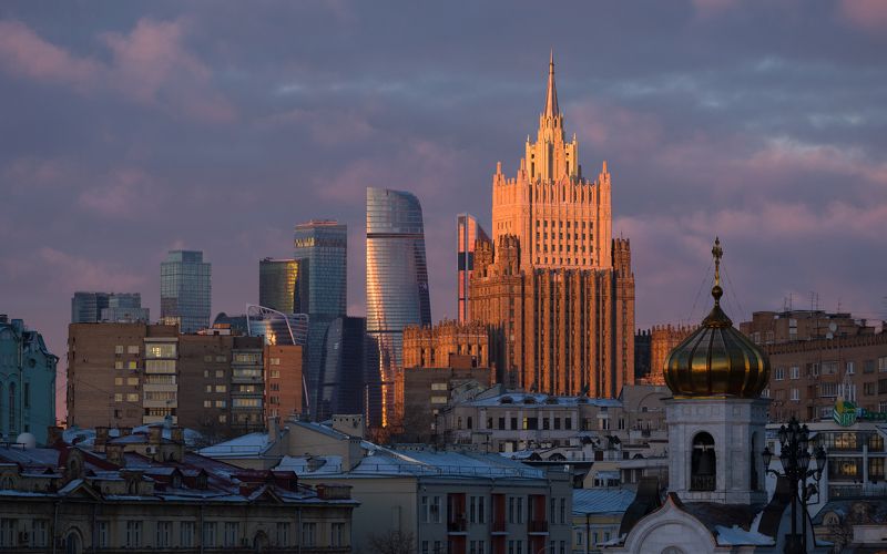 город, москва, палитра, архитектуры, архитектура, центр, мид, сталинская, высотка, сити, высотки, небоскребы, небоскреб, облака, тучи, солнце Москва. Палитра архитектуры.photo preview
