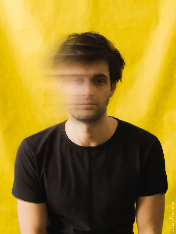 мужской портрет, настроение, отсутствие, желтый, эмоция Не здесь...photo preview