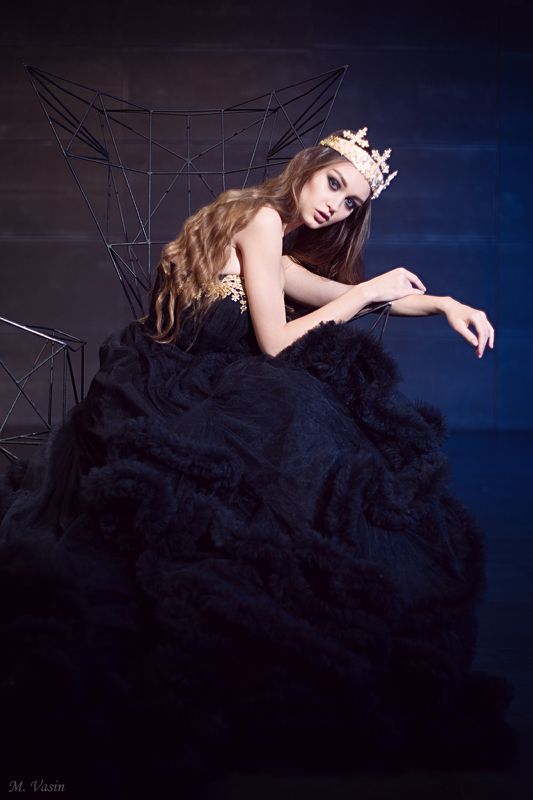 girl, model, cute, pretty, studio, fashion, portrait, art, light, color Mirror Queenphoto preview