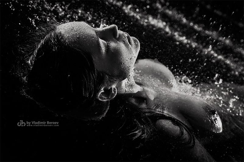 арт-ню, Владимир Бероеа, Vladimir Beroev, ню, nude, boduart, фотосессия, beauty, бьюти, aqua, голая, naked, фотосет, аквастудия, аквасъемка The Explosion of the Liquid. B&W. Scene 5photo preview