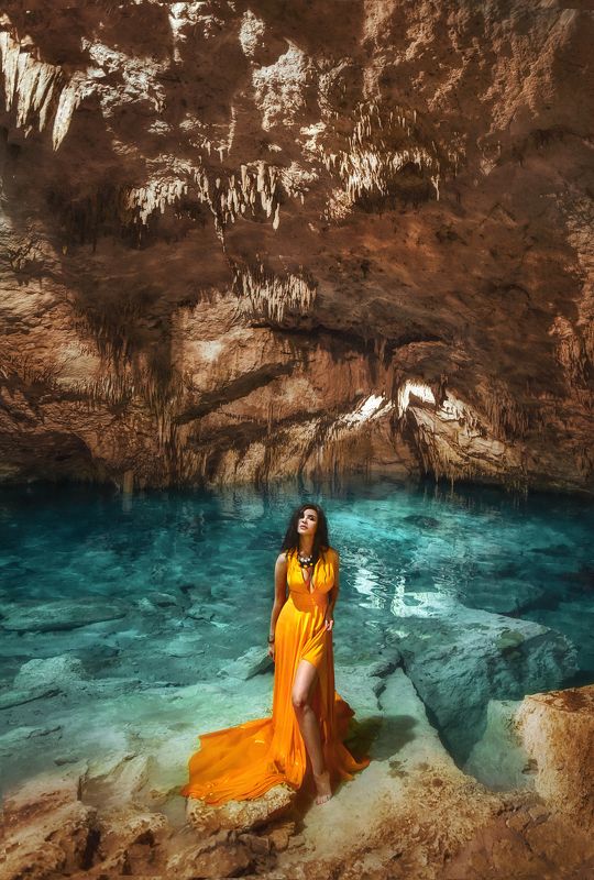 сенот,вода,мексика,пещера,сталактиты ,девушка,портрет,бирюза,озеро бирюзаphoto preview
