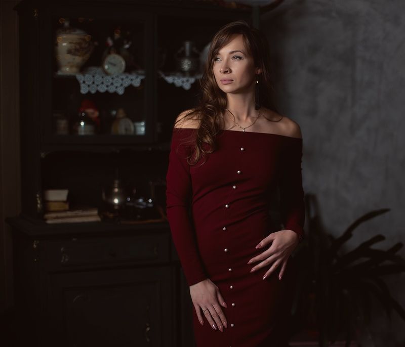 Lady in redphoto preview