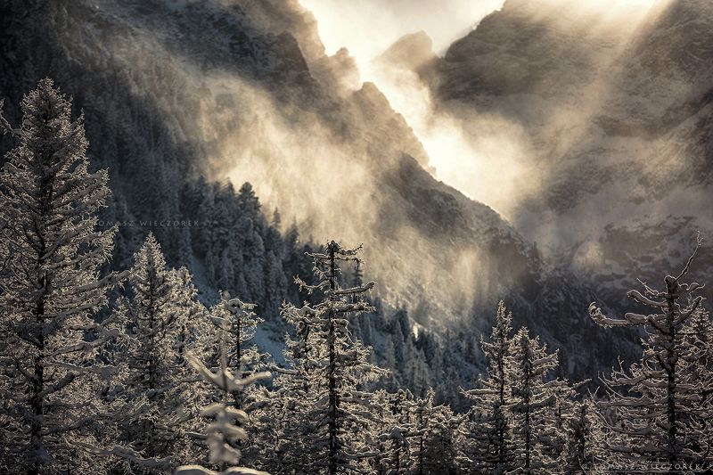 mountains, tatry, tatras, light, wind, cold, winter, landscape, poland, polish, sunrise, sunset, beautiful, awesome, amazing, adventure, travel, explore Wind and lightphoto preview