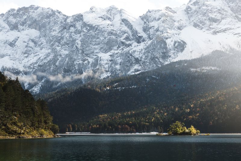 горы; лес; осень; озеро Выше небаphoto preview