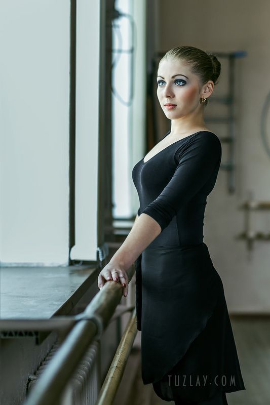 танцевальный класс, девушка, танцовщица «Пауза»photo preview