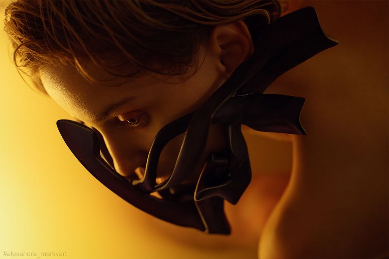 девушка, мода, цветной свет, маска,косплей Девушка в маскеphoto preview