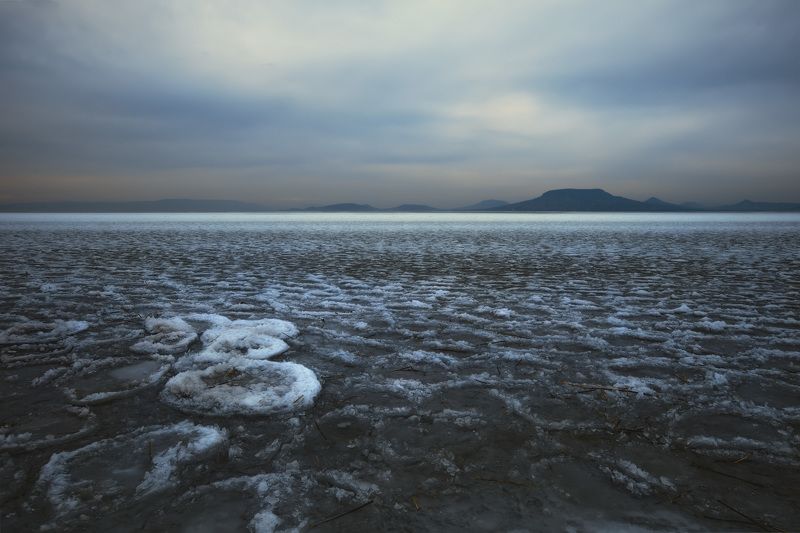 озеро, вечер, зима, лёд, небо, горы Вечернее зимнее озеро.photo preview