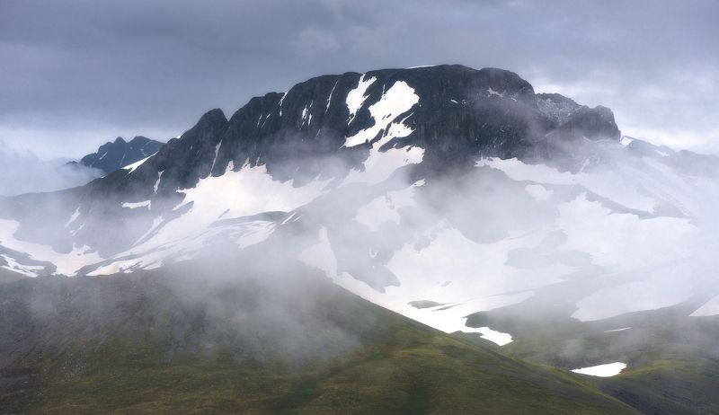 ГОРА СЕДАЯ ПЕРЕД ГРОЗОЙ фото превью