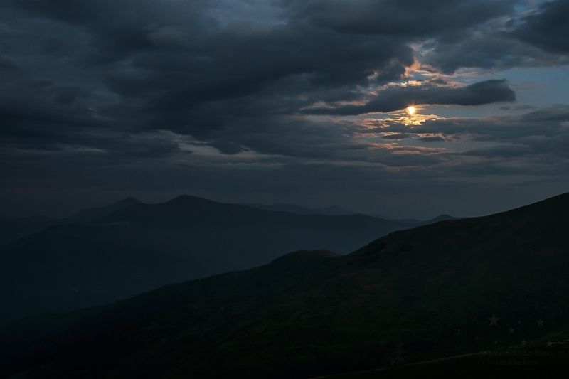 затмение, луна, горы, лунное затмение, карпаты, сумерки Начало затменияphoto preview