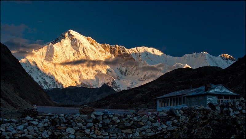 гималаи,горы,ледник,вершина,рассвет,чо-ойю рассвет над крышамиphoto preview