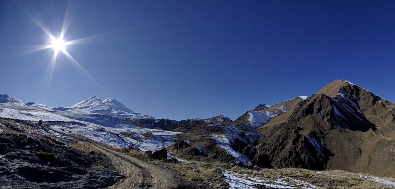 Дорога на Эльбрус. Автор: Арсен Алабердов эльбрус, горы, небо, солнце, Арсен Алабердов