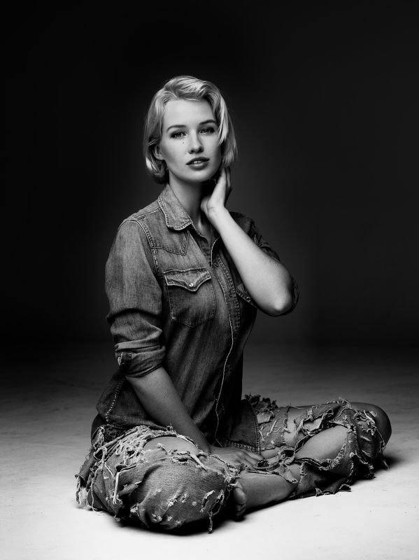 Beauty, Beauty Photographer, model, portrait, studio, lighting, makeup, hair, photography, photographer Ariellephoto preview