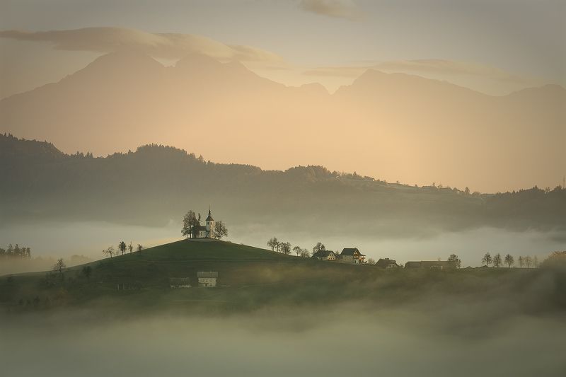 morning, sunrise, slovenia, landscape, church, st.tomas Вид на церковь Св. Томаша ранним утромphoto preview