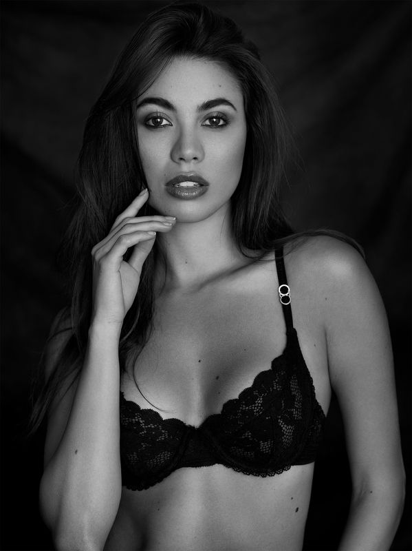 Beauty, Beauty Photographer, model, portrait, studio, lighting, makeup, hair, photography, photographer Cristinaphoto preview