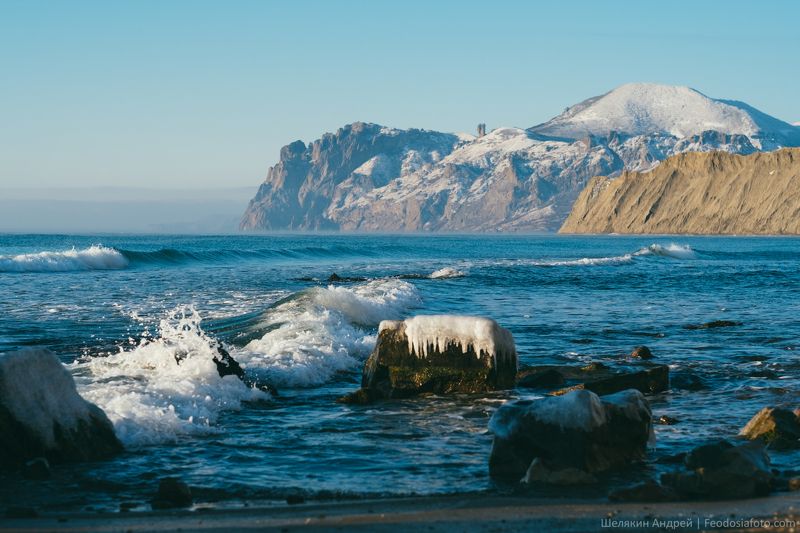 крым, зима, коктебель Тихая бухта, мыс Хамелеон и крутые склоны Карадага. Крымская зима.photo preview
