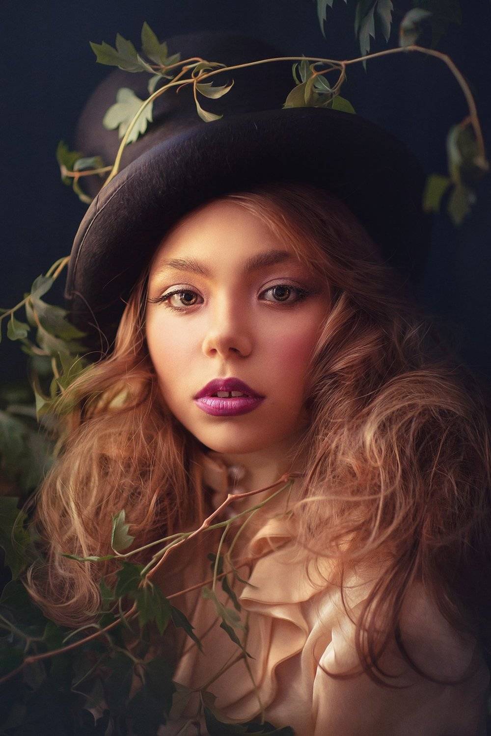 Соня. Автор: Настя Саврицкая девочка, шляпа, шляпник, лес, сказка, растения, красивая , Настя Саврицкая