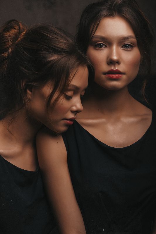 близняшки, девушки, девушка, портрет Оля и Милаphoto preview