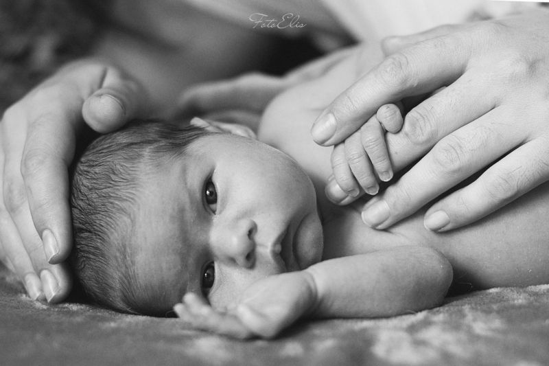 дети, ребенок, младенец, новорожденный  Мамины рукиphoto preview