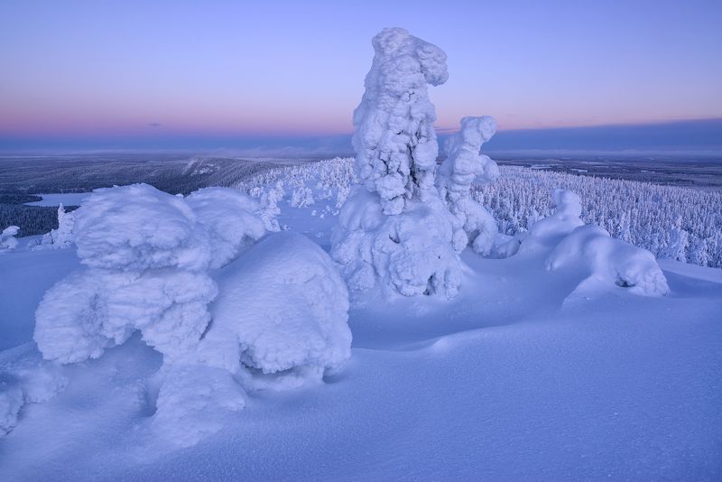 Морозные сумерки на горе Valtavaaraphoto preview