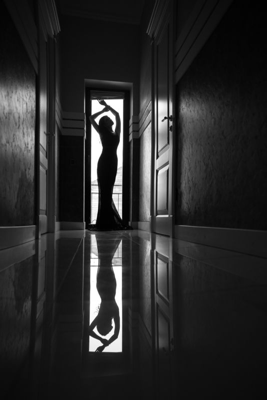 тени, красивая, черно белое Тень тайныphoto preview