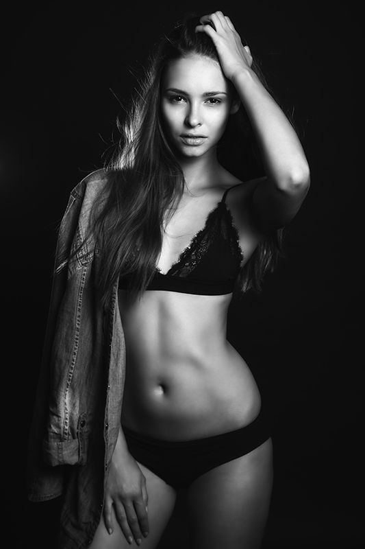 lingerie portrait fineart black and white sexy model simone zeffiro julia furdea Juliaphoto preview