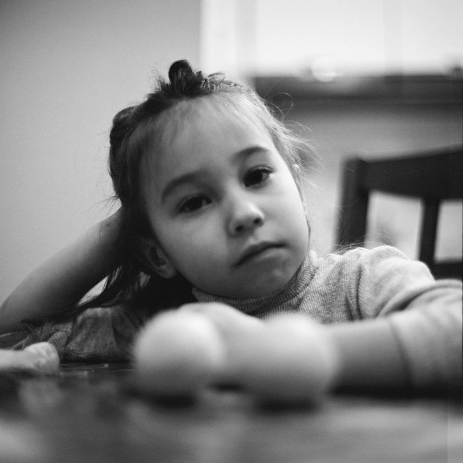 Девочка с мандаринами. Автор: Vincent девочка, мандарины, Vincent